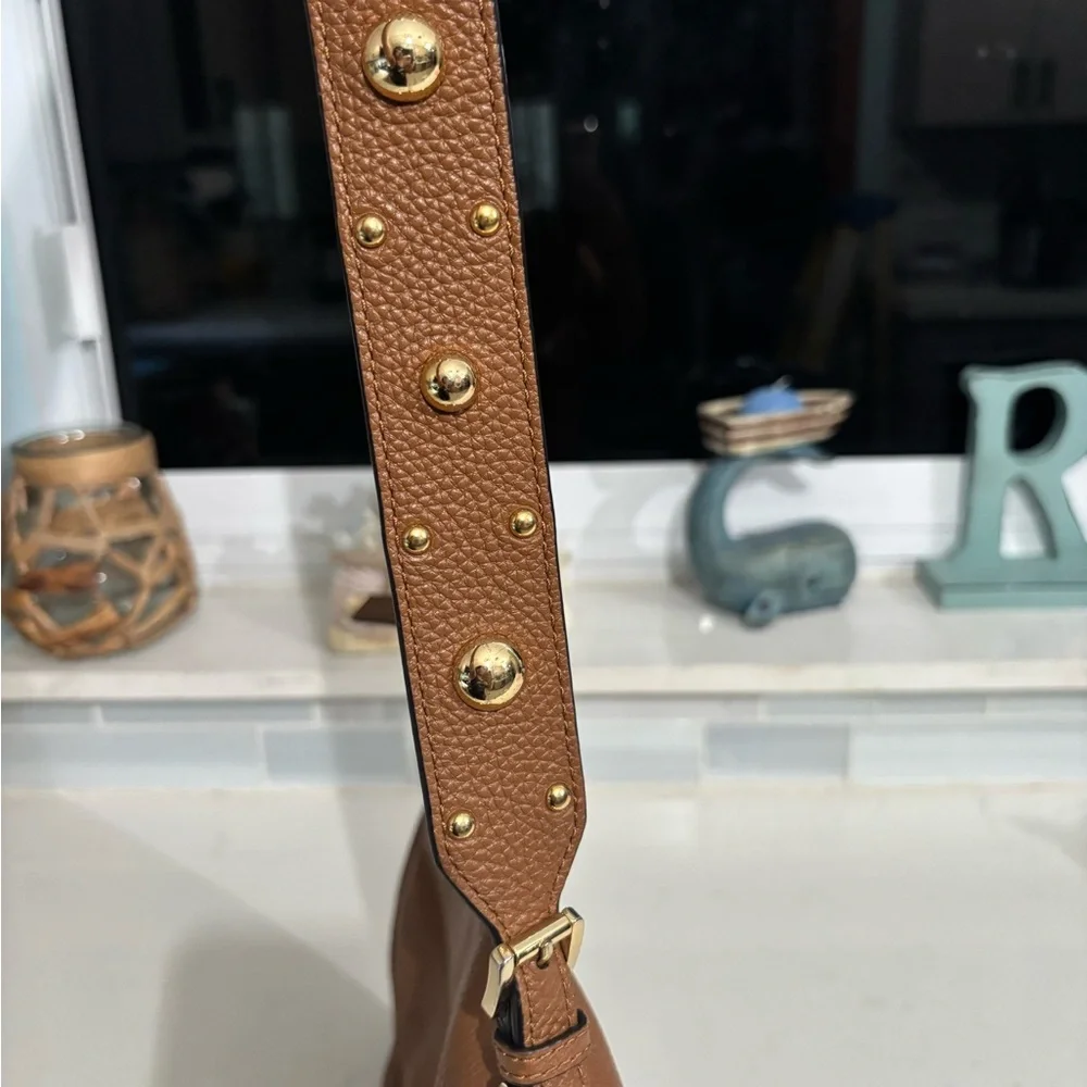 Michael Kors Tan Crossbody Bag with Gold Accents - Picture 3 of 8